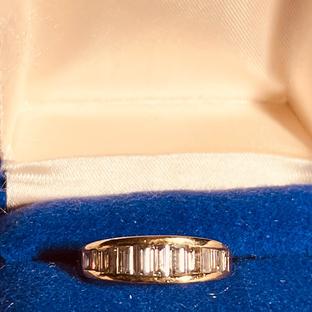14 karat gold women’s ring with baguettes